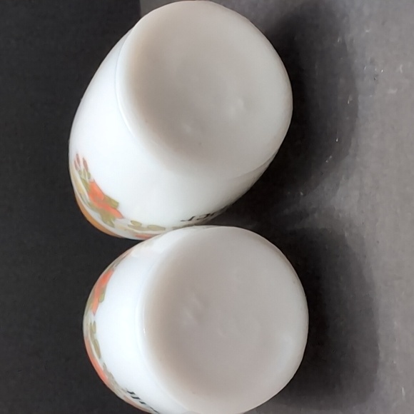 VGT, Mid-century Corelle Milk Glass Salt&Pepper Shakers,Meadow Pattern. - Picture 6 of 9